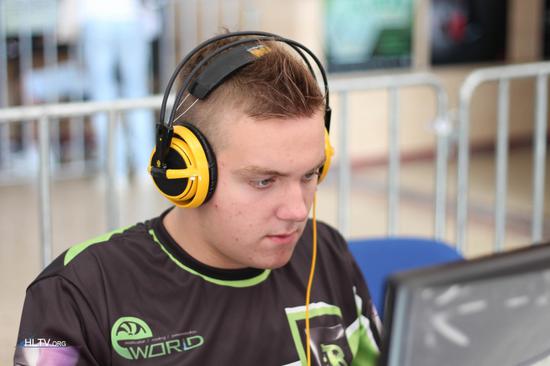 SWYJJ Ambessa的无敌执行zhqiyu1水晶箭带领团队晋级 FunPlus Phoenix 取得领先