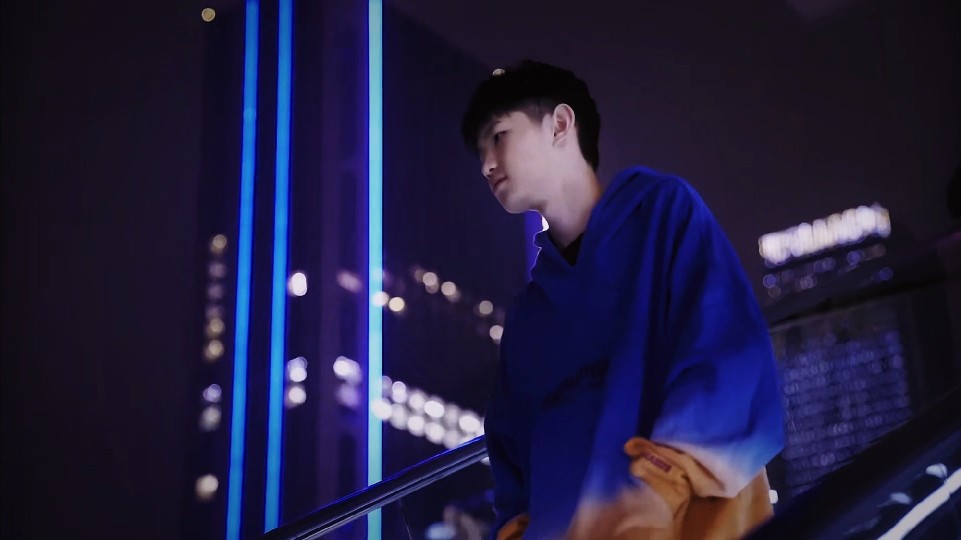 LPL 明天的首发阵容： Scout 和 Linfeng 将在中路进行单挑